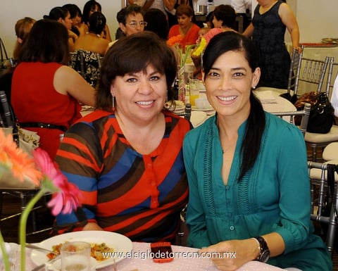 CLAUDIA  y Brenda.