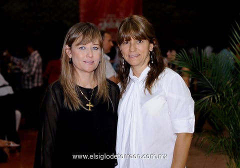 AMIGAS.  Ilse Perches y Adriana Ramírez.