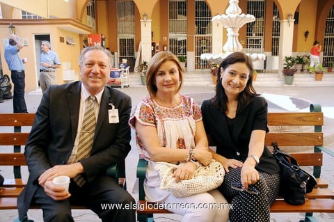 RUBéN HERNáNDEZ,  Nuri Farrús y Cristina Cueto.
