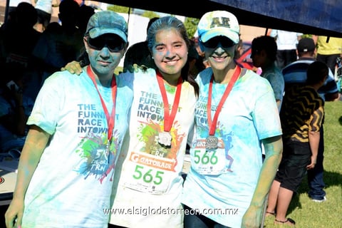 04092013 CARRERA A COLORES.  Claudia, Lorena y Nadia.