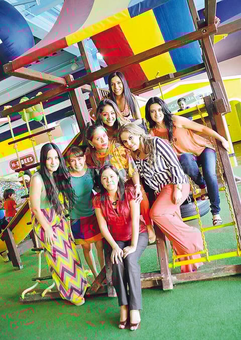 Daniel, Marcela, Lizeth, Pamela, Wendy, Mariana, Dany y Vero.