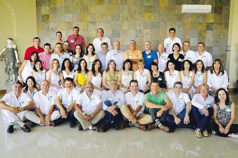 Exalumnos de preparatoria del Tecnológico de Monterrey generación 76-78 organizaron un emotivo reencuentro parea recordar anécdotas de su paso por el plantel educativo.