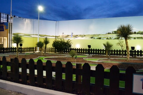Forma parte también de las atracciones el mini Golf Laguna, que se ubica justo en la entrada de las instalaciones de la Feria a mano izquierda, y que llama la atención por ser muy vistoso gracias a su muy colorida escenografía que recrea un pequeño campo de golf.