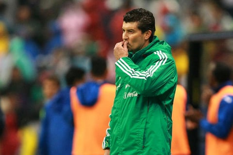 Al final del partido los aficionados comenzaron a arrojar vasos de cerveza y la mayoría comenzó a gritar "¡fuera Chepo!, ¡fuera Chepo!", en alusión al entrenador nacional, y horas después se informó que dejaría de ser el director técnico del Tri.