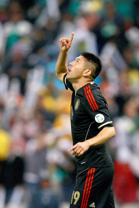 Oribe Peralta anotó a los cinco minutos para adelantar a los mexicanos.