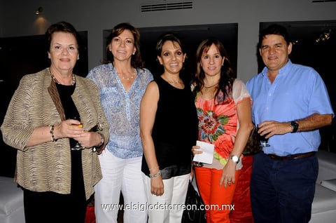 05092013 PATRICIA,  Cala, Laura, Pilar y Fernando.