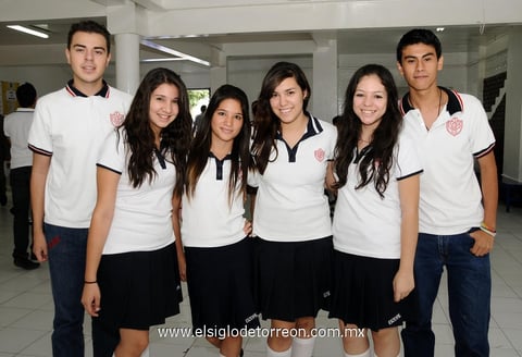 05092013 LA FOTO DEL RECUERDO.  Luis Enrique, Johanna, Diana, Gabriela, Giselle y Emmanuel.