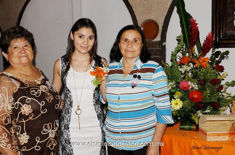AMIGAS  y familiares acompañando a Adriana en su despedida.- Annel Sotomayor Fotografía