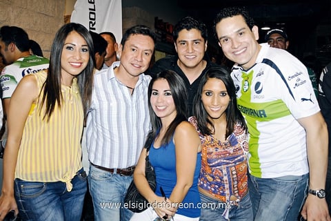 08092013 EN EL FUT.  Juan Luis, Salma, Alfredo, María, Verónica y Lalo.