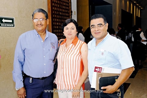 JOSé  Antonio Machado, Isaura Valenzuela y Paco Luna.