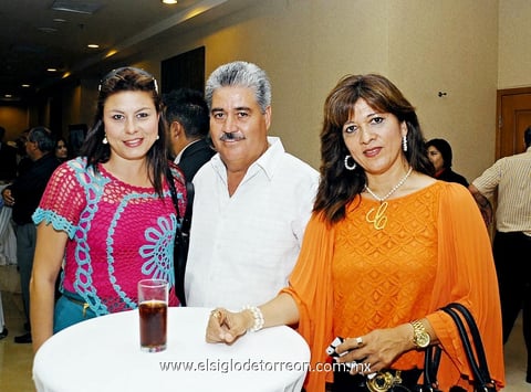 AMENA VELADA.  Liliana Macías, Marcos Gómez y Angélica Monárrez.