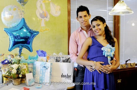 SHAILA  Mendoza de Campos con su esposo Juan A. Campos.