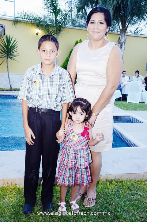 PRENATAL.  María Guadalupe Ramírez de Lozano disfrutó su fiesta de canastilla.