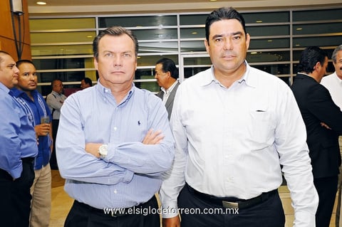 10092013 EN FESTEJO DE ANIVERSARIO.  Aniceto y Carlos.