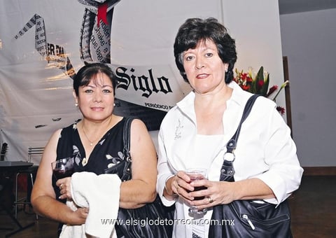 13092013 HOMENAJE.  María Esther y Gabriela.