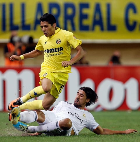 El partido continuó con buen ritmo, el visitante adelantó sus líneas pero Villarreal no le permitió sentirse cómodo y lo presionó hasta robarle el balón, lo cual no le molestó a los madridistas.