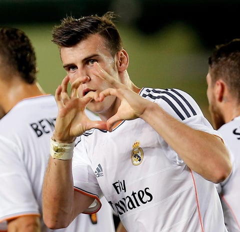 El galés Gareth Bale logró marcar en su estreno con el Real Madrid, en el partido que enfrentó a su equipo con el Villarreal en el estadio de El Madrigal, y en el que el conjunto madridista empató a dos goles.