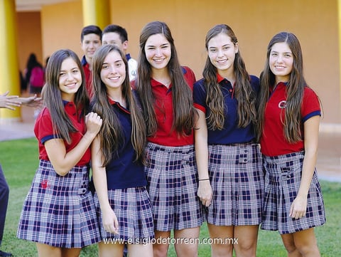 15092013 EN EL COLE.  Daniela, Mariángel, Ángela, Ana Claudia y Mariel.