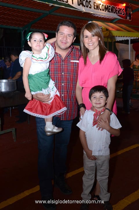 18092013 JESúS,  Claudia, Bruno y Luciana.