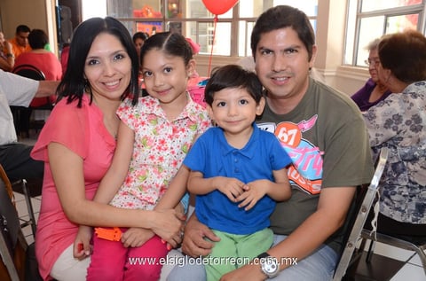 18092013 IVONNE,  Romina, Sebastián y Marco.