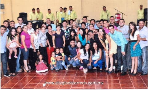 18092013 CUMPLEAñOS.  Katy Favela de Cordero celebrando su onomástico.