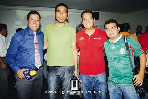 15092013 EN HOMENAJE.  Aarón Arguijo, Eduardo Vázquez, Cristian Padilla y Adán Ramos.