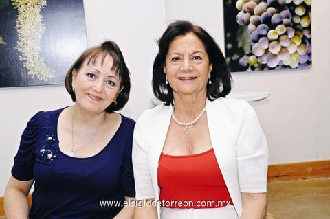 14092013 EN EL TEATRO.  Minerva y Marielena.