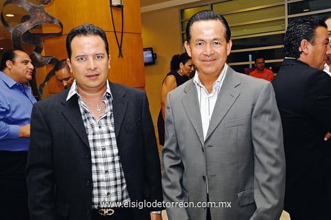 14092013 EN RECIENTE EVENTO.  Bernardo y Leonel.