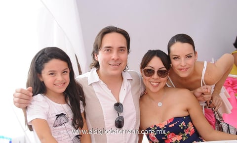 16092013 EN BAUTIZO.  Ana Regina Carrillo, Iván Esparza, Michelle Otero y Mónica Martínez.