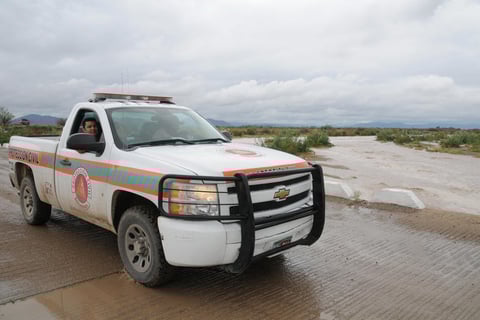 La unidad de Protección Civil estuvo realizando recorridos en las vialidades contiguas al río y en los puentes.
