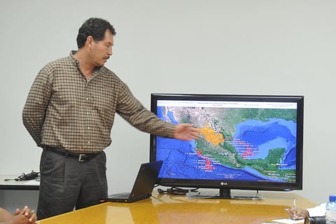 Pronóstico. El meteorólogo, Luis Montoya, dijo que hoy se espera una disminución de las lluvias, lo que daría un respiro a los habitantes de Matamoros.