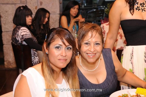 21092013 MARTHA DE IRACHETA  y Mayra Iracheta.