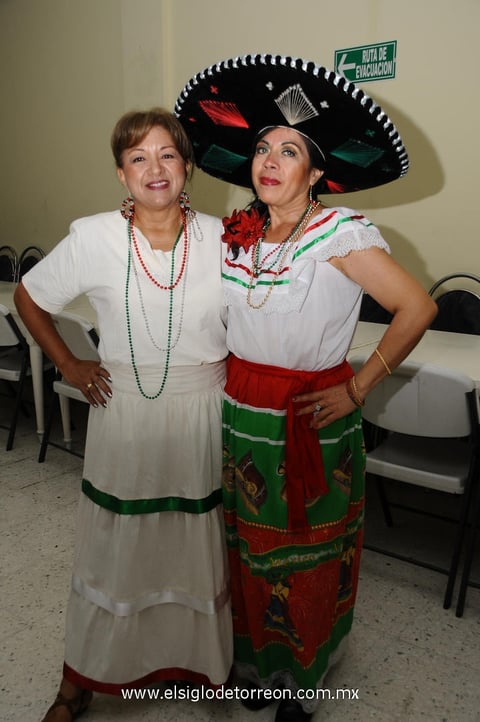 21092013 LUPITA  y GIna.