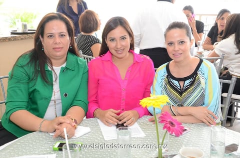 21092013 ALICIA,  Priscilla y Gloria.