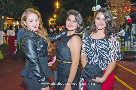 22092013 EN EL CLUB.  Isabella, Natalia y Andrea.