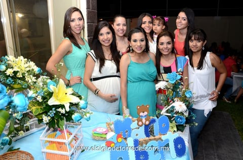 22092013 ROCíO DEL PILAR  con sus amigas.