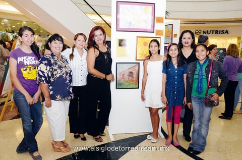 22092013 POSAN PARA LA FOTO.  Soledad, Rosy, Olga, Desirée, Alondra, Tania, Valeria y Janeth.