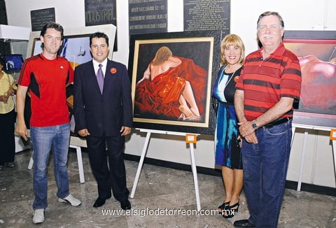 22092013 EN UNA EXPO.  Alejandro, Guillermo, Paty y Donato.
