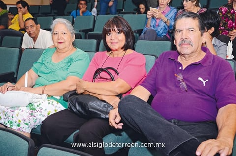 22092013 JULIA,  Susana y Daniel.