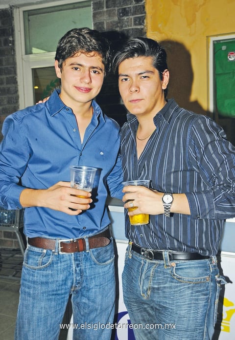23092013 FIESTA DE CLAUSURA.  Giovanni y Efraín.