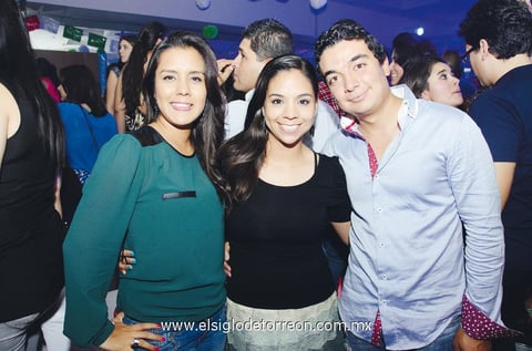 24092013 ENTRE AMIGOS.  Rosario, Liliana y Mario.