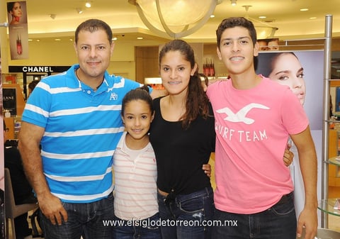 25092013 FERNANDO,  Ximena, Daniela y Fernando Rodríguez.
