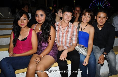 26092013 AMIGOS.  Jazmín, Selene, Luis, Ariana y Víctor.