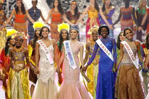 La francesa Marine Lorphelin se hizo con el puesto de primera dama de honor, y la ghanesa Naa Okailey quedó en tercer puesto.