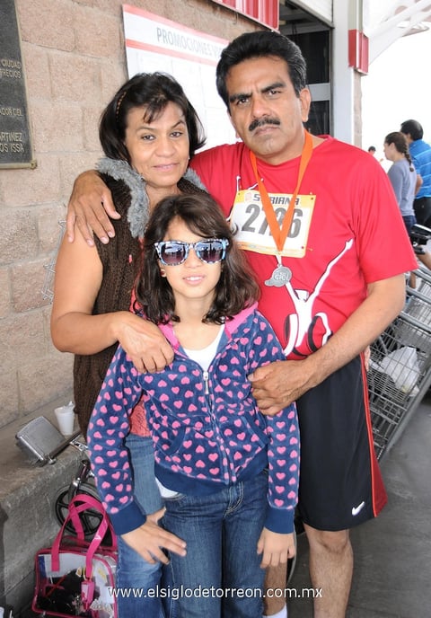 28092013 MARíA  Lourdes, Óscar y Paulina.