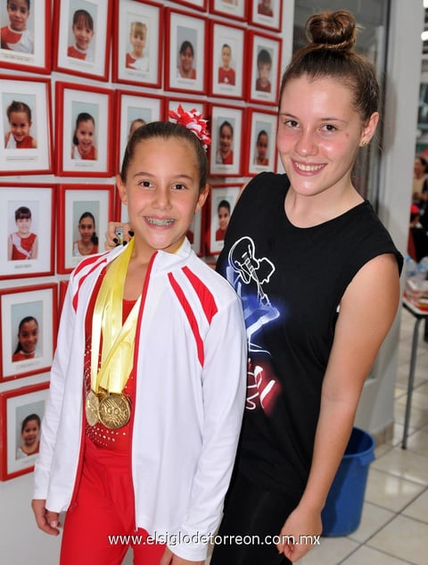 30092013 ANA SOFíA  y Marigaby.