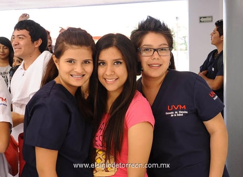 30092013 AYMé,  Karina y Karen.
