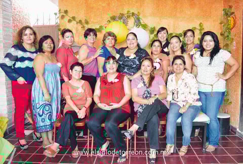 29092013 CANASTILA.  Amigas y compañeras de trabajo de Claudia Moreno Muñoz la festejaron por el próximo nacimiento de su bebé. Claudia disfrutó junto a sus amigas de una excelente tarde de charla. Las invitadas le obsequiaron numerosos regalos para la pequeña a quien nombrarán Paulina Michelle.