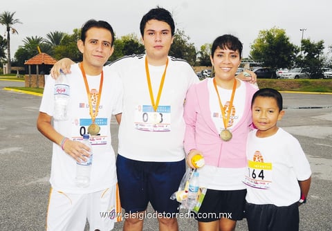 30092013 JUNTA MENSUAL.  Alma, Tere, Soco y Rosaura.