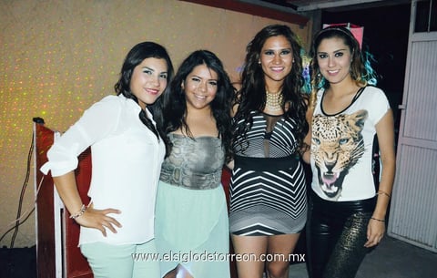 Presentación.  Pau, Gaby, Érika y Pilar.